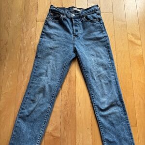Levi’s wedgie straight jeans size 25